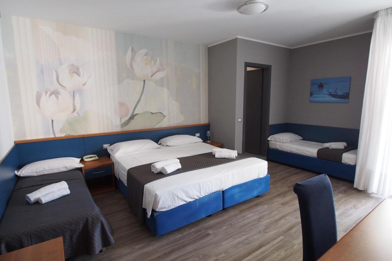 Hotel Bella Venezia Mare 利尼亚诺萨比亚多罗 外观 照片