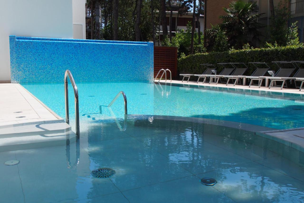 Hotel Bella Venezia Mare 利尼亚诺萨比亚多罗 外观 照片