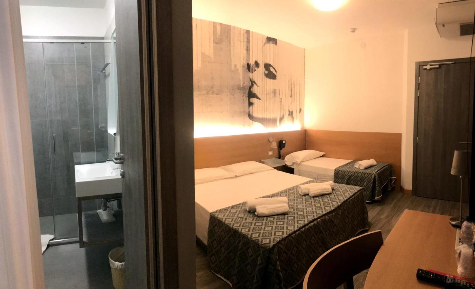 Hotel Bella Venezia Mare 利尼亚诺萨比亚多罗 外观 照片
