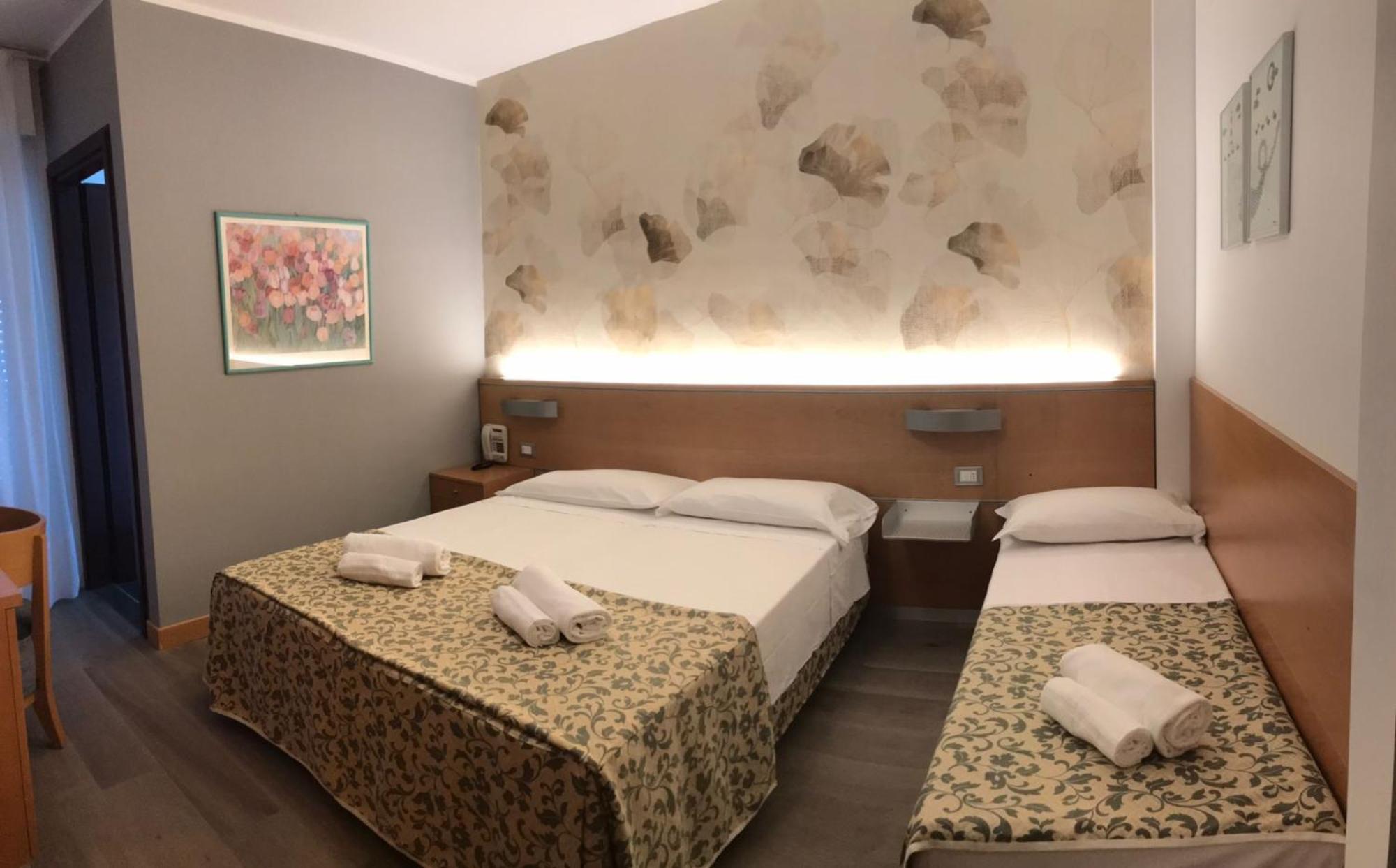 Hotel Bella Venezia Mare 利尼亚诺萨比亚多罗 外观 照片