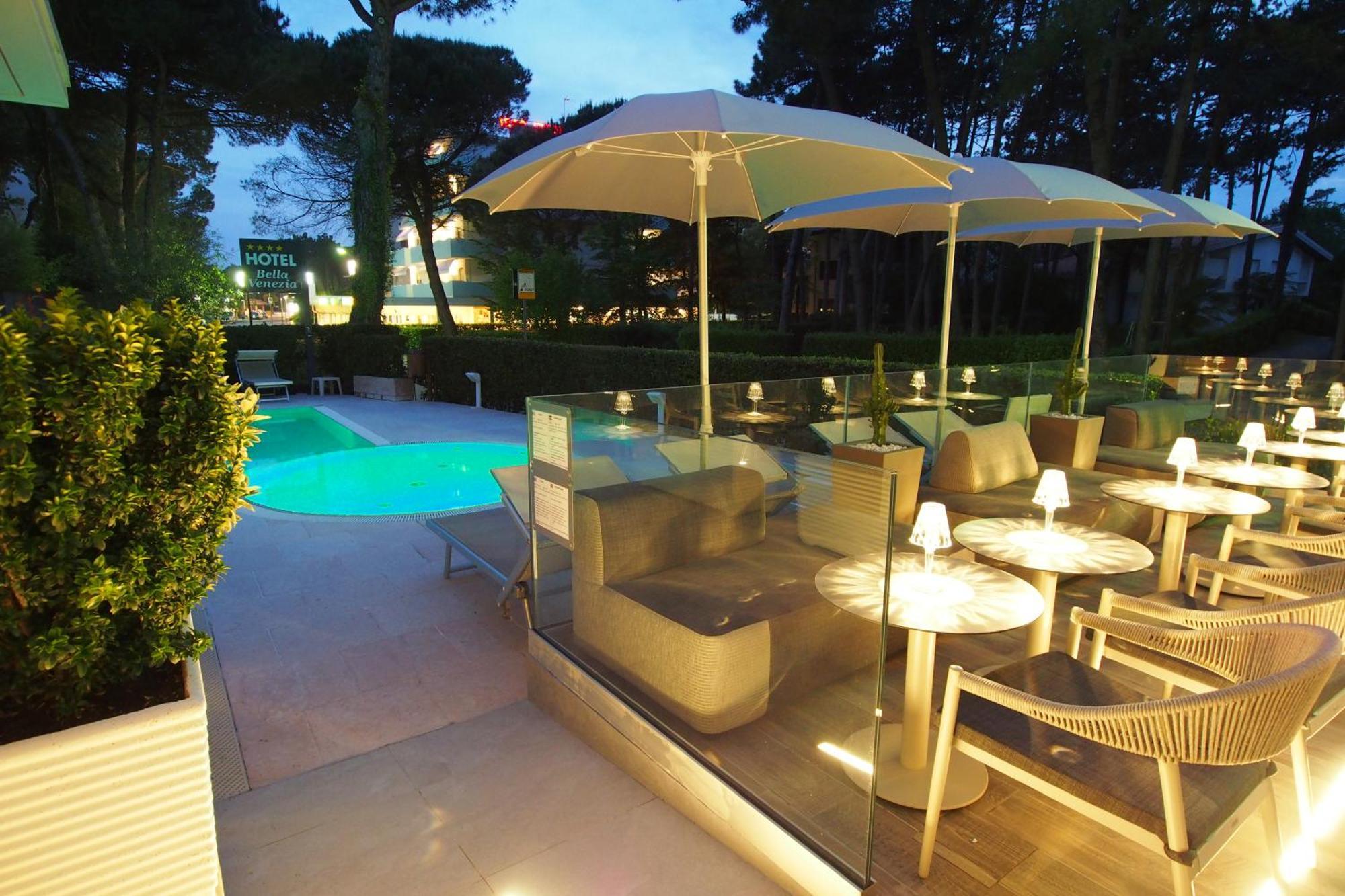 Hotel Bella Venezia Mare 利尼亚诺萨比亚多罗 外观 照片