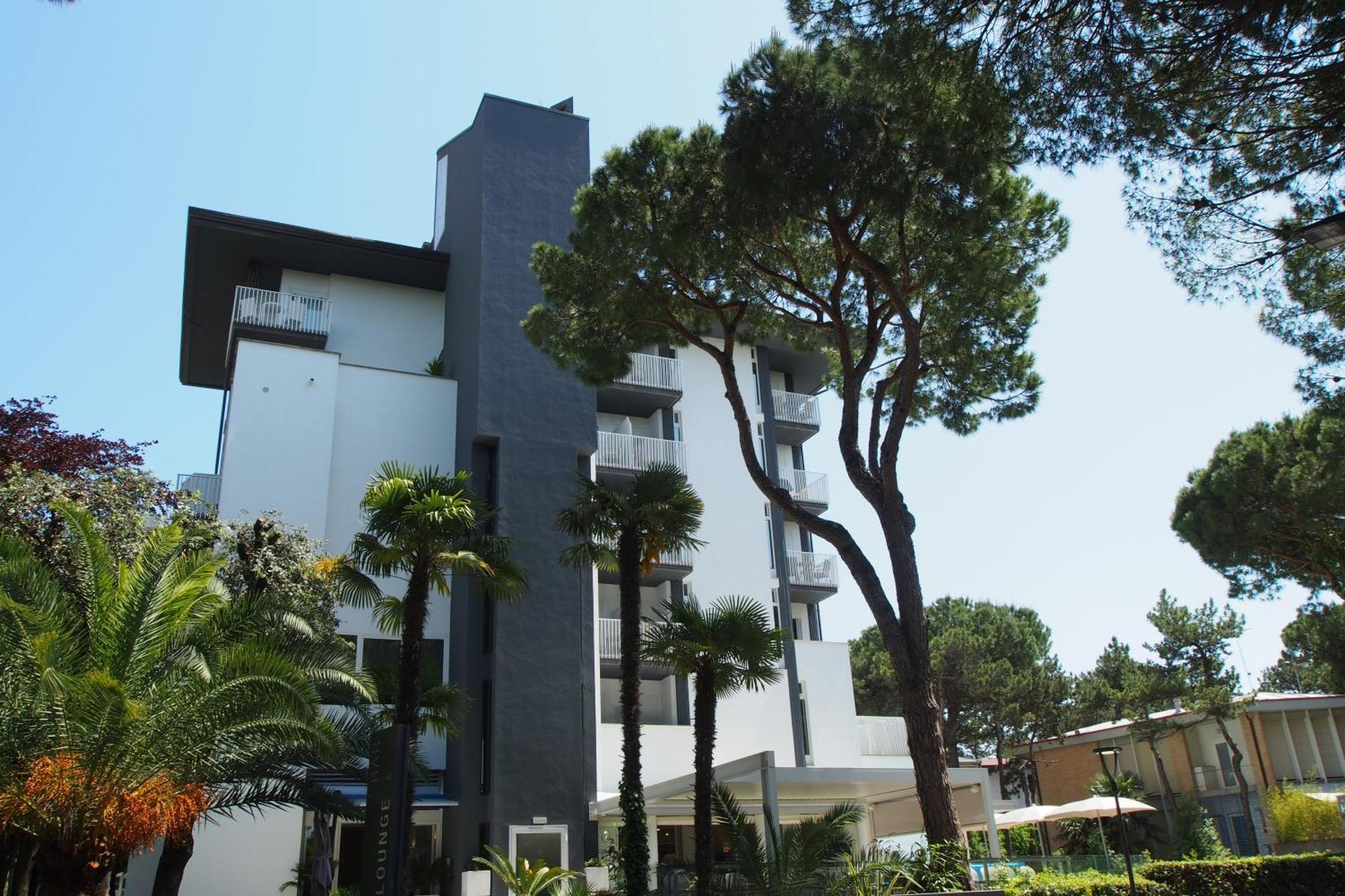 Hotel Bella Venezia Mare 利尼亚诺萨比亚多罗 外观 照片