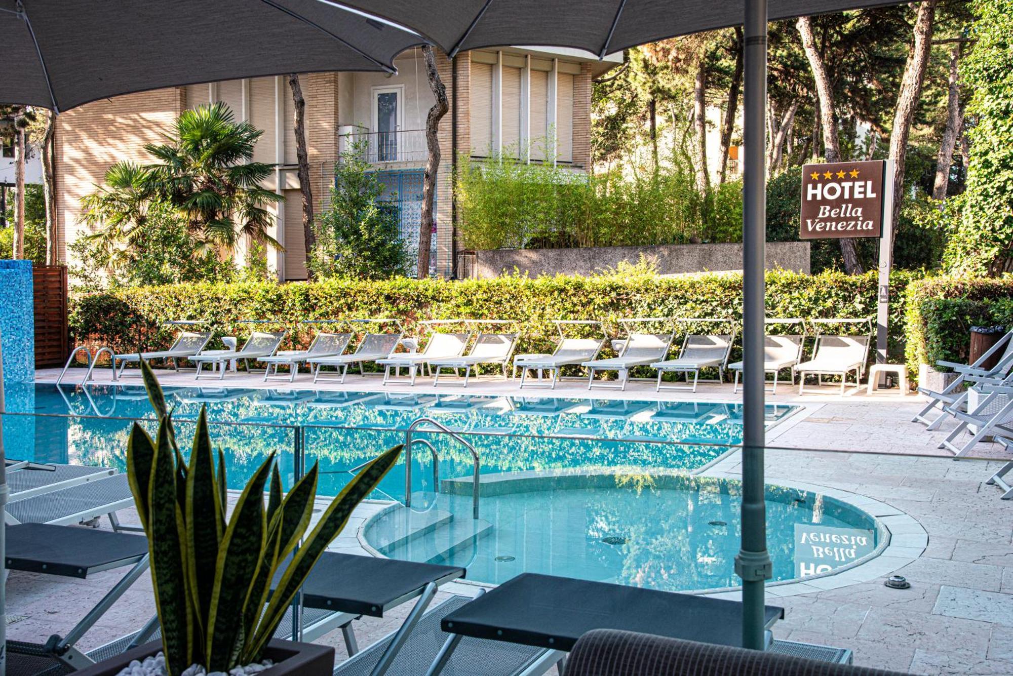 Hotel Bella Venezia Mare 利尼亚诺萨比亚多罗 外观 照片