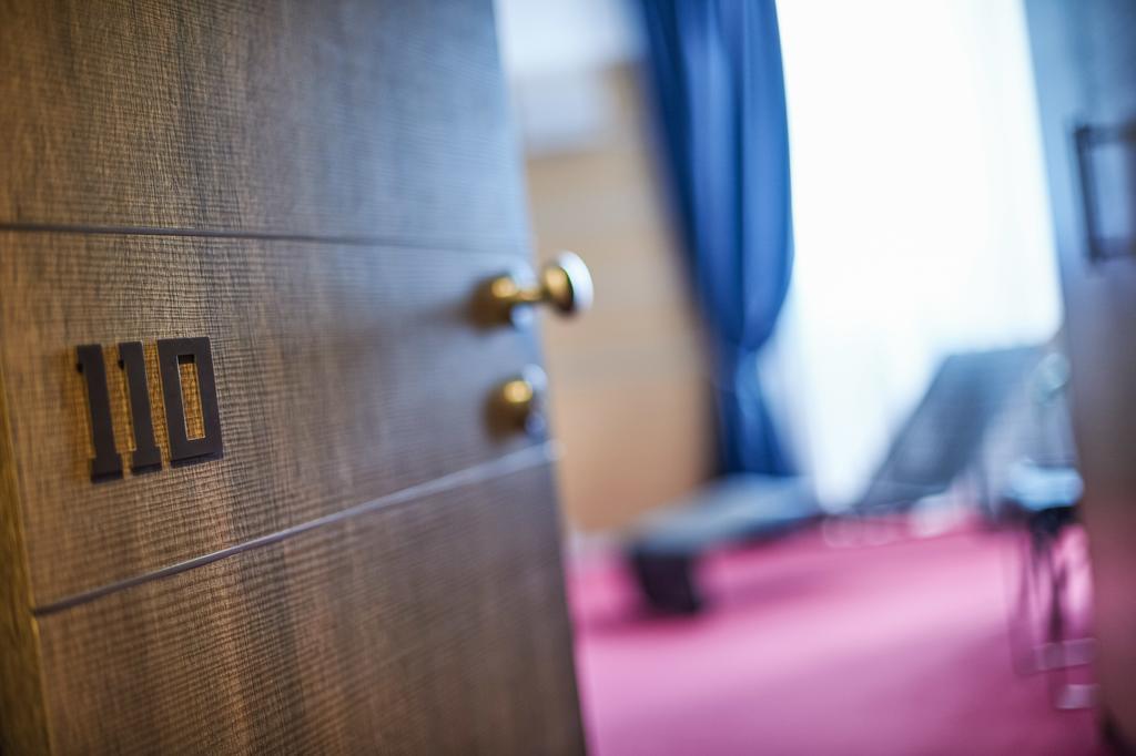 Hotel Bella Venezia Mare 利尼亚诺萨比亚多罗 外观 照片