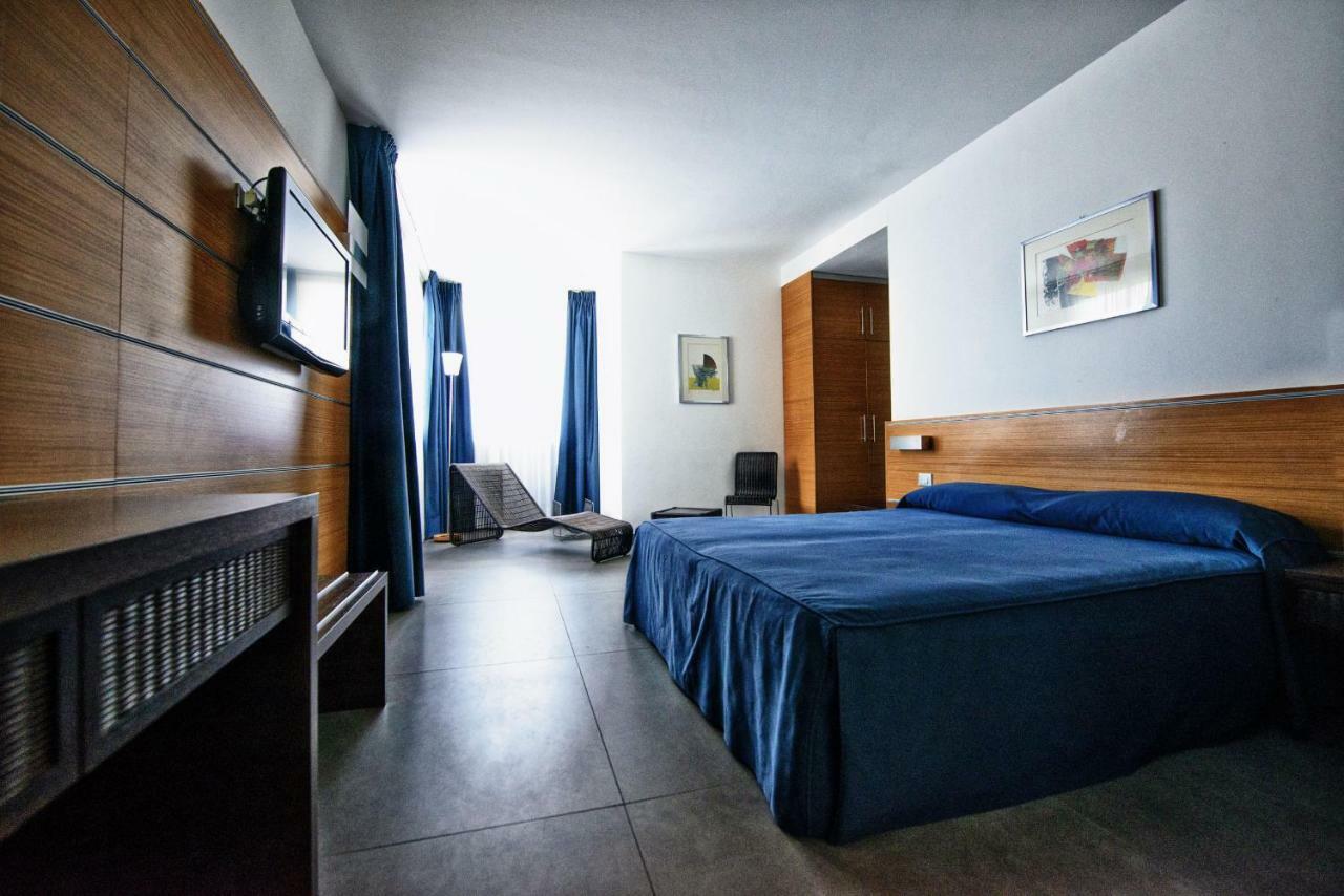 Hotel Bella Venezia Mare 利尼亚诺萨比亚多罗 外观 照片